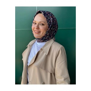 Desenli kadın eşarp modeli