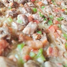 Bıçak Arası Pide Marul salatası, limon, turp, maydanoz, biber, biber turşusu ile
