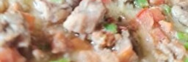 Bıçak Arası Pide Marul salatası, limon, turp, maydanoz, biber, biber turşusu ile