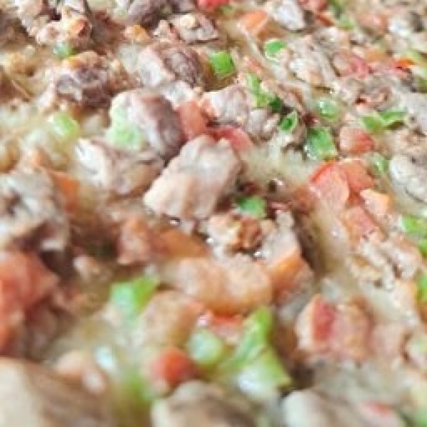 Bıçak Arası Pide Marul salatası, limon, turp, maydanoz, biber, biber turşusu ile