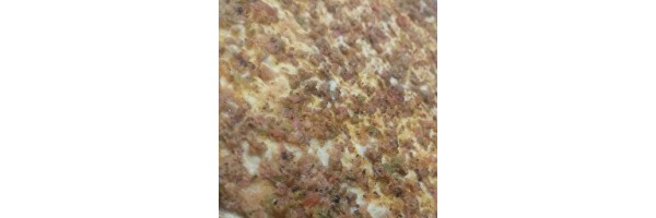 Lahmacun Marul salatası, limon, turp, maydanoz, biber, biber turşusu ile