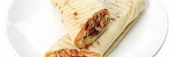 Tavuk Döner Dürüm ,Domates, marul, soğan. Pul biber, biber turşusu, ketçap, mayonez ile