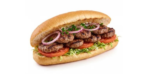 Ekmek arası Izgara Köfte Et Köfte (100 g), domates, soğan, marul ile
