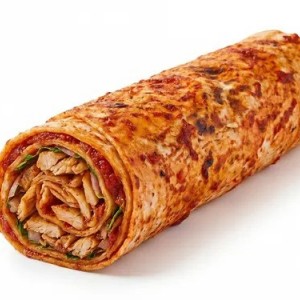 Hatay Usulü Tavuk Döner (70 g), patates kızartması, marul, salatalık turşusu, mayonez ve özel sos ile