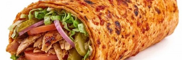 Bazuka Tavuk Döner (120 g), patates kızartması, marul, salatalık turşusu, mayonez ve özel sos ile