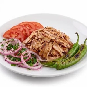 Porsiyon Tavuk Döner (120 g), domates, soğan, salatalık turşusu ile