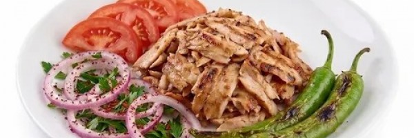 Porsiyon Tavuk Döner (120 g), domates, soğan, salatalık turşusu ile