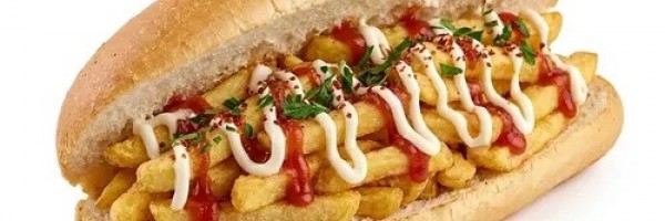 Patates Ekmek Patates kızartması, ketçap, mayonez ile