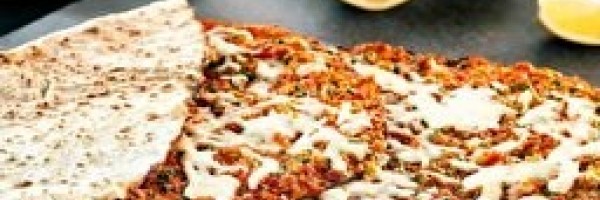 Kaşarlı Lahmacun Mevsim salata, turp, limon, maydanoz, biber turşusu