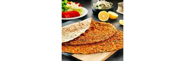 10 adet Lahmacun Menü Lahmacun (10 Adet) (Mevsim salata, limon, maydanoz, biber turşusu ile) + İçecek 1L ayran veya pepsi