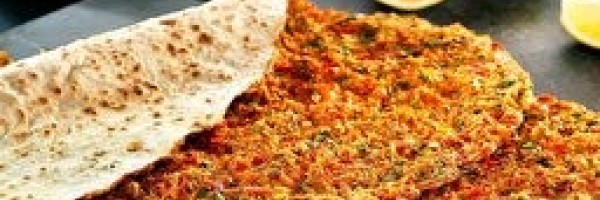 10 adet Lahmacun Menü Lahmacun (10 Adet) (Mevsim salata, limon, maydanoz, biber turşusu ile) + İçecek 1L ayran veya pepsi