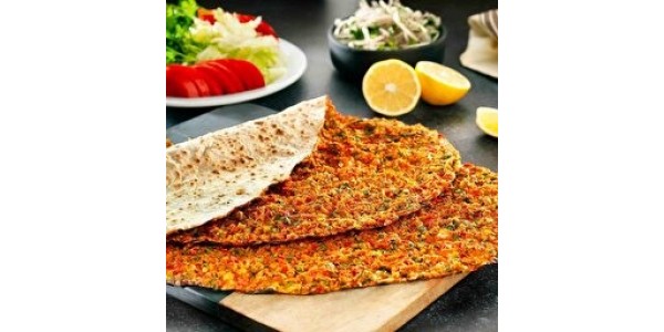 10 adet Lahmacun Menü Lahmacun (10 Adet) (Mevsim salata, limon, maydanoz, biber turşusu ile) + İçecek 1L ayran veya pepsi