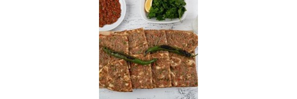 Etli Ekmek (10 Adet) (Mevsim salata, limon, maydanoz, biber turşusu, ile) + İçecek 2,5lt pepsi veya yedigün