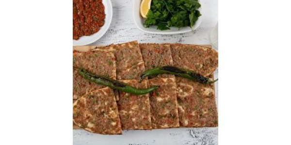 Etli Ekmek (10 Adet) (Mevsim salata, limon, maydanoz, biber turşusu, ile) + İçecek 2,5lt pepsi veya yedigün