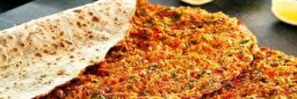 Lahmacun 6 Adet lahmacun 1L ayran veya kola mevsim salata , limon , acı biber turşusu ile servis edilir
