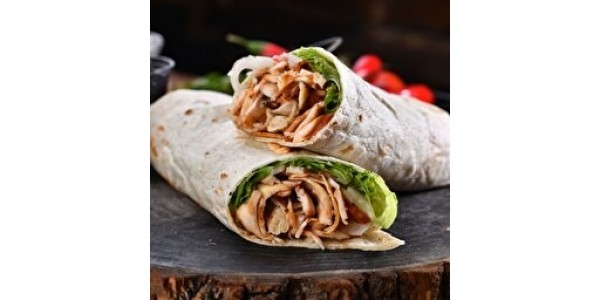 Döner Sıcak lavaş arası tavuk döner, domates, soğan ile