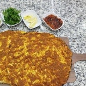 2 adet Lahmacun Menü, mevsim salata+maydanoz+limon+turp
