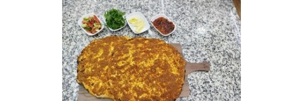 2 adet Lahmacun Menü, mevsim salata+maydanoz+limon+turp