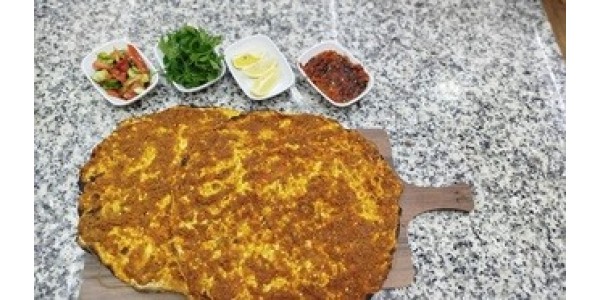 2 adet Lahmacun Menü, mevsim salata+maydanoz+limon+turp